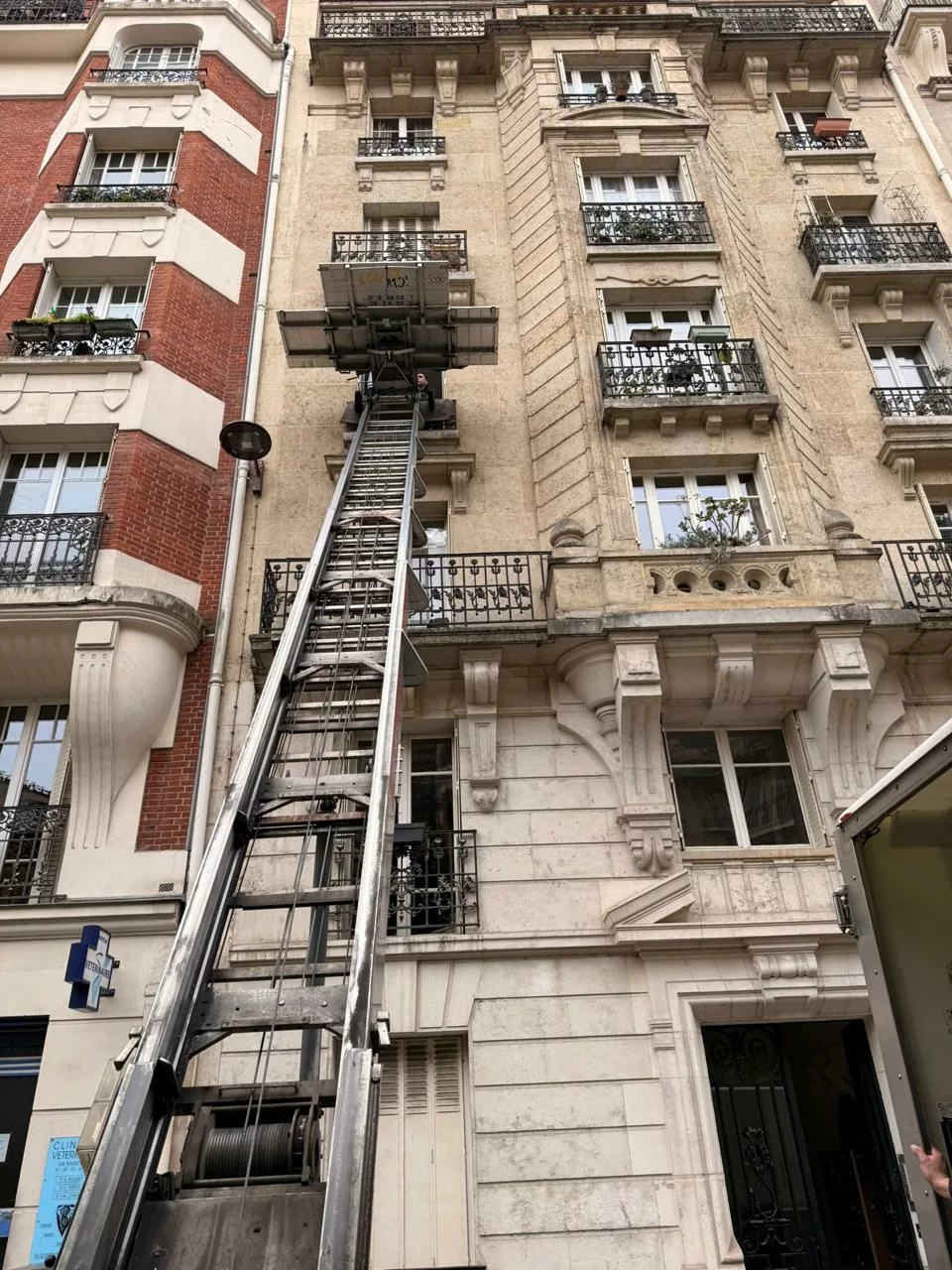 Monte-meubles Paris