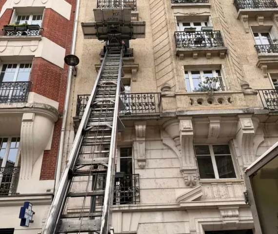 Monte-meubles Paris
