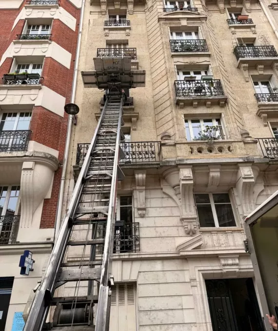 Monte-meubles Paris